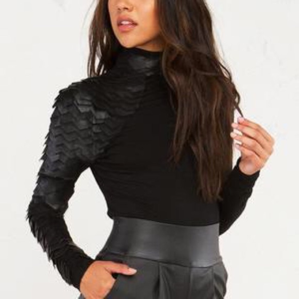 Gracia Scales Top | NWT | mermaid or dragon scales